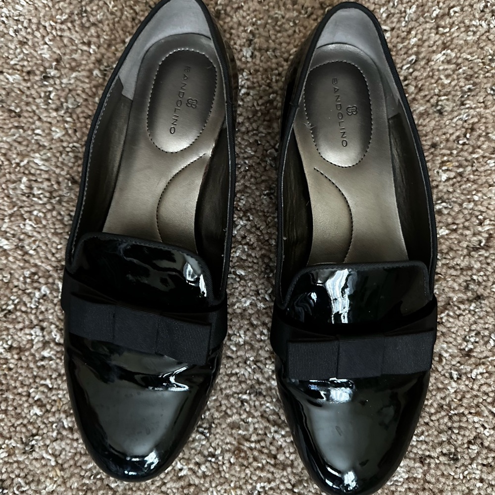 Women’s Super Cute Patent Leather Bowed Shoes size 8